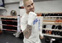 Vihjaileva päivitys! IFC:ssä pikatyrmäyksen esittänyt Tommy Oksa on hyppäämässä taas häkkiin Tommy Oksa